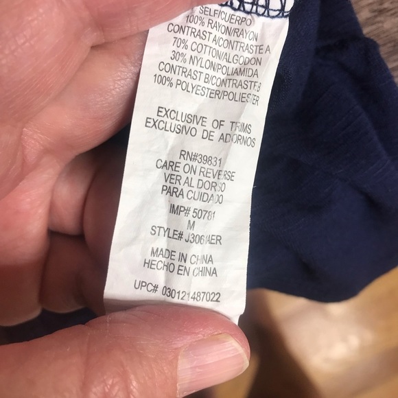 JOLT top navy blue. Size Medium - Picture 6 of 6